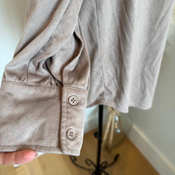 Bagatelle Collection Faux Suede Leather Taupe Brown Button Up Shirt Size M - Picture 5 of 8